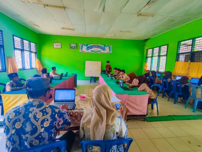 HARI TERAKHIR ANBK DI MTSN 2 TEBO BERJALAN LANCAR, SISWA TUNTASKAN UJIAN DENGAN SEMANGAT