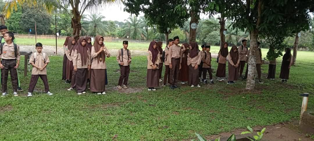 KEMBALI KE KELAS SETELAH LIBUR AWAL PUASA: SUASANA PENUH ANTUSIASME DI MTSN 2 TEBO