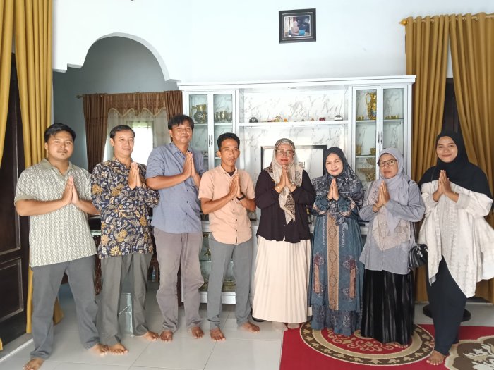 PTK MTs  Negeri 2 Tebo Gelar Halal Bihalal ke Rumah Kepala Madrasah dan Kepala TU