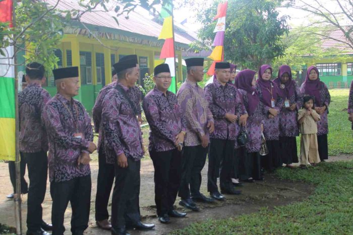 PEMBUKAAN ACARA PELEPASAN SISWA KELAS IX MTs  NEGERI 2 TEBO BERJALAN LANCAR