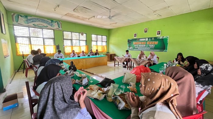 PTK MTs  Negeri 2 Tebo Gelar Syukuran Sertifikasi Guru dengan Makan Bersama