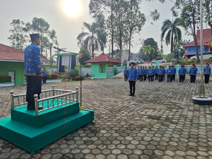Kepala MTsN 2 Tebo Ikuti Upacara Kedisiplinan di Kantor Kemenag Tebo