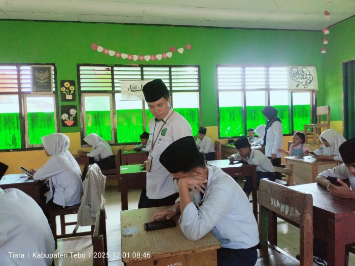 Hari Pertama Ujian Digital di MTsNegeri 2 Tebo Sukses Tanpa Kendala