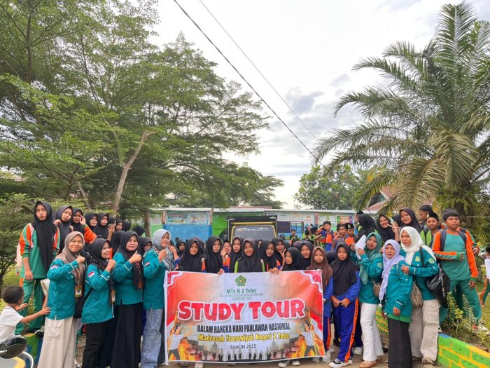  MTsN 2 Tebo Gelar Study Tour Edukatif Peringati Hari Pahlawan Nasional