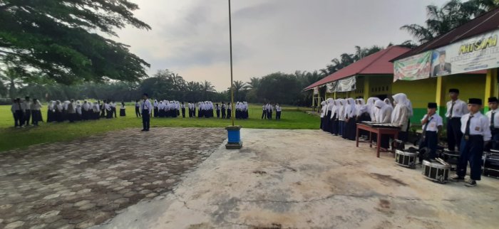 MTs Negeri 2 Tebo Laksanakan Upacara Bendera Senin, 19 Januari 2026