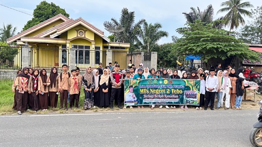 Organisasi Kesiswaan MTs  Negeri 2 Tebo Berbagi Takjil, Wujud Kepedulian di Bulan Ramadan