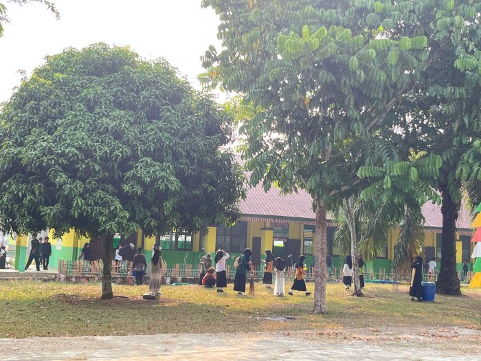 MTs Negeri 2 Tebo Gelar Gotong Royong Persiapan KOMPASMA MTs Negeri 2 Tebo Gelar Gotong Royong Persiapan KOMPASMA