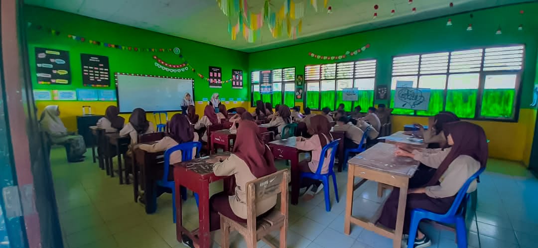 GENERASI SEHAT, REMAJA CERDAS: PENYULUHAN KESEHATAN REPRODUKSI REMAJA OLEH PUSKESMAS PULAU TEMIANG DI MTSN 2