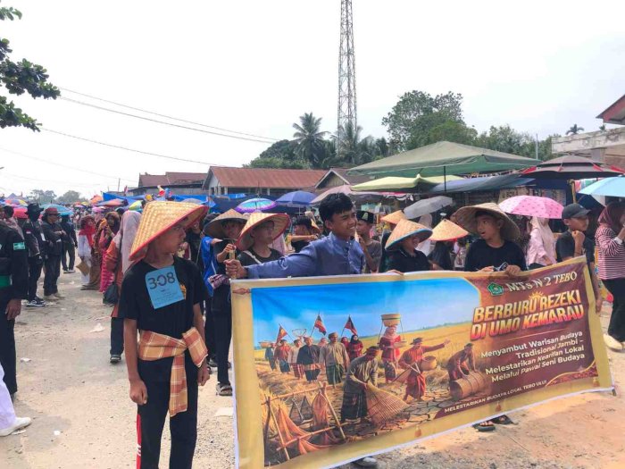 Semarak HUT RI ke-81, MTs Negeri 2 Tebo Turut Meriahkan Perayaan Tingkat Kecamatan Tebo Ulu Semarak HUT RI ke-81, MTs Negeri 2 Tebo Turut Meriahkan Perayaan Tingkat Kecamatan Tebo Ulu
