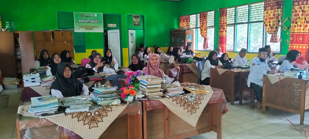 MTSN 2 TEBO GELAR RAPAT PEMANTAPAN PEMBAGIAN TUGAS GURU DAN STAF TAHUN AJARAN 2025/2026