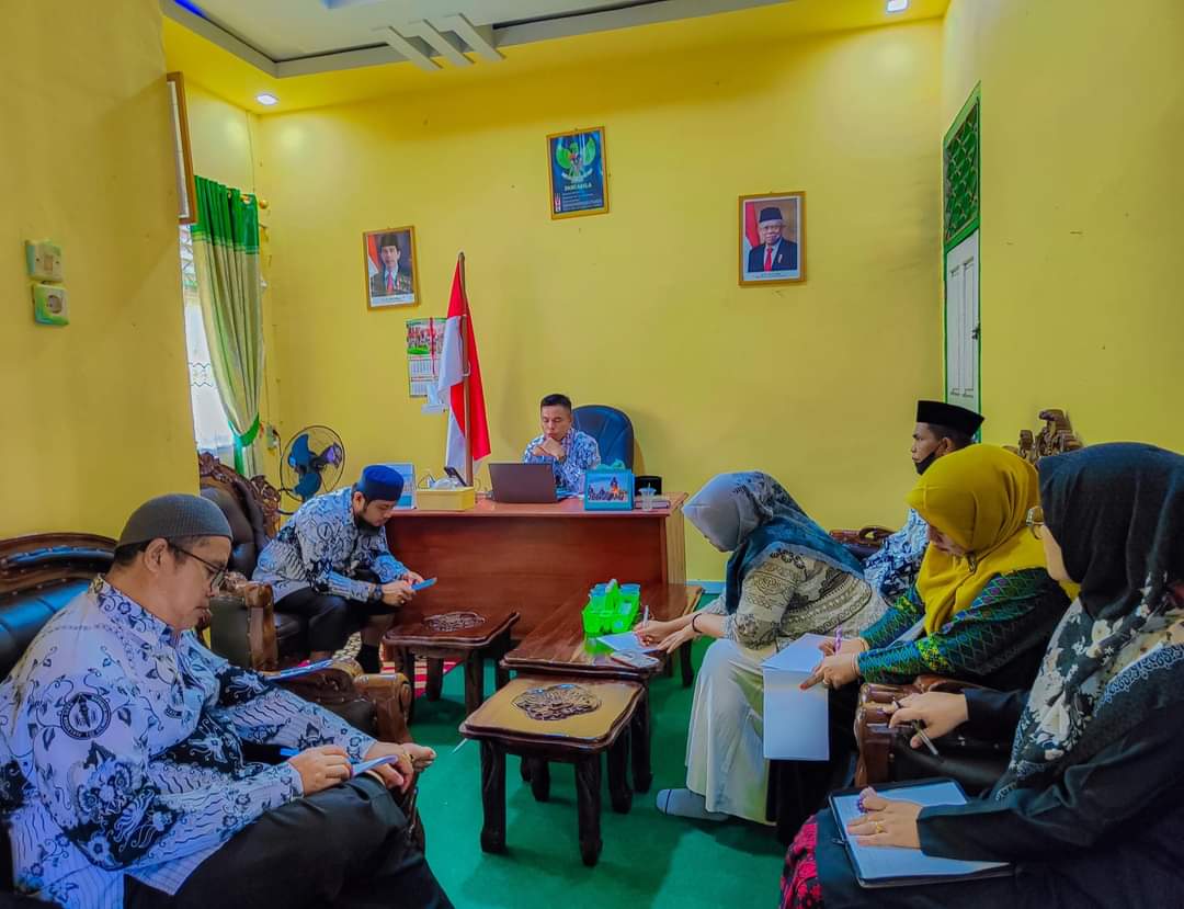 MTsN 2 TEBO LAKUKAN PENGISIAN EDM PERIODE TAHUN 2023/2024 â€“ 2024/2025