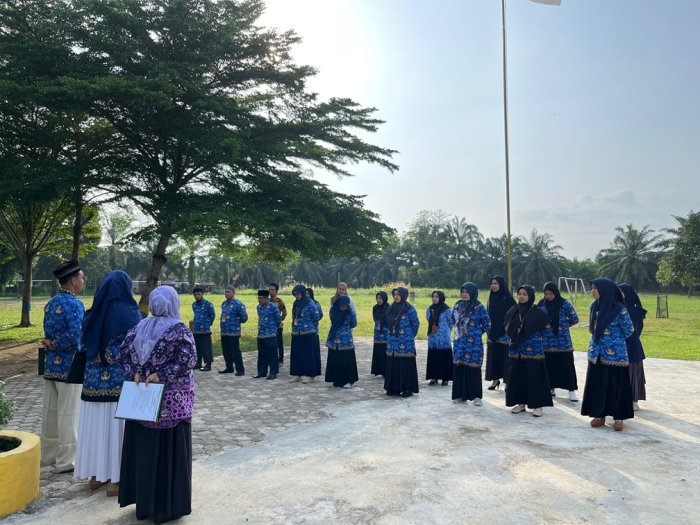 Tenaga Pendidik MTs  Negeri 2 Tebo Laksanakan Apel Kedisiplinan Pagi
