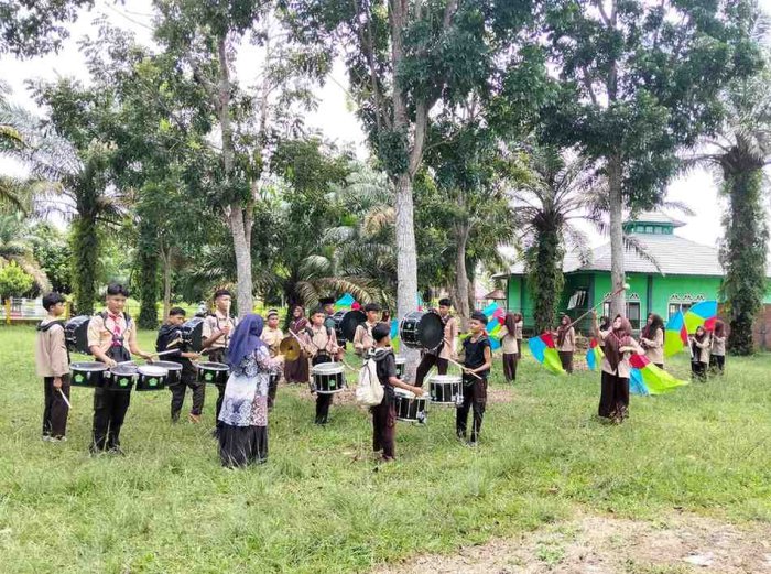 Anggota Drumband MTs  Negeri 2 Tebo Intensif Berlatih Sambut Gebyar Seni