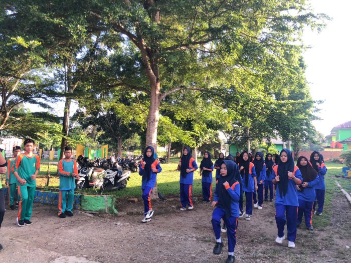 Madrasah Tsanawiyah Negeri 2 Tebo Laksanakan Senam Rutin Setiap Sabtu Pagi
