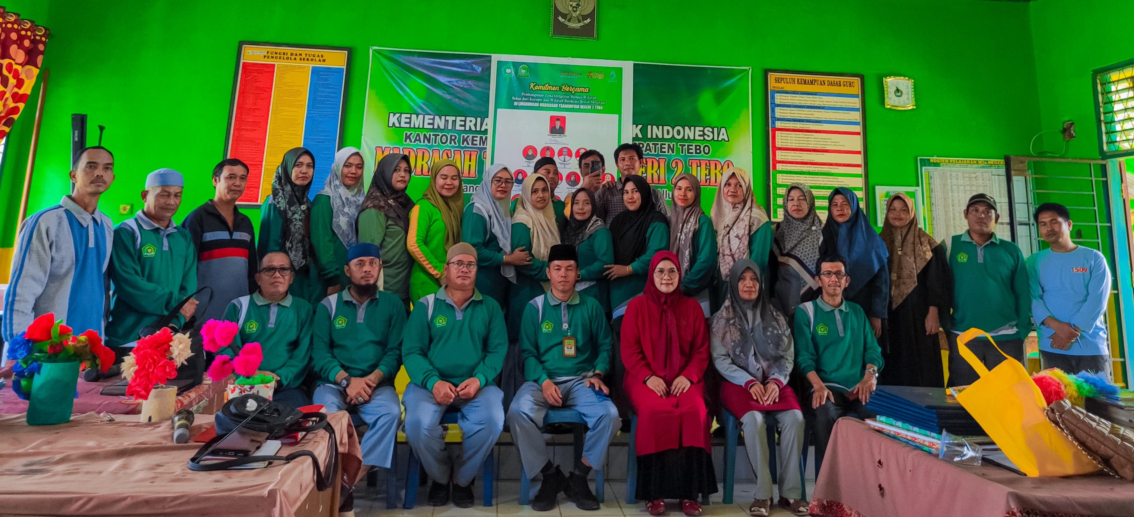 EVALUASI AKHIR TAHUN DAN PENANDATANGANAN KOMITMEN ZONA INTEGRITAS: MTSN 2 TEBO TEGUHKAN ANTI-KORUPSI