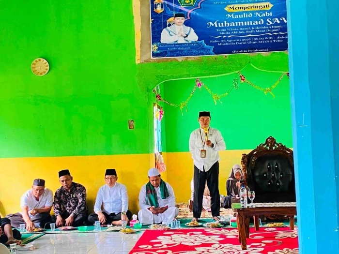 Suasana Khidmat Peringatan Maulid Nabi Muhammad SAW di MTs Negeri 2 Tebo Suasana Khidmat Peringatan Maulid Nabi Muhammad SAW di MTs Negeri 2 Tebo