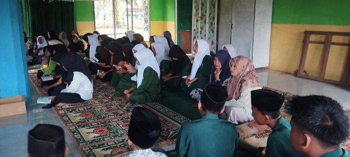 Yasinan Rutin Jumat Pagi, MTs  Negeri 2 Tebo Perkuat Karakter Religius Siswa