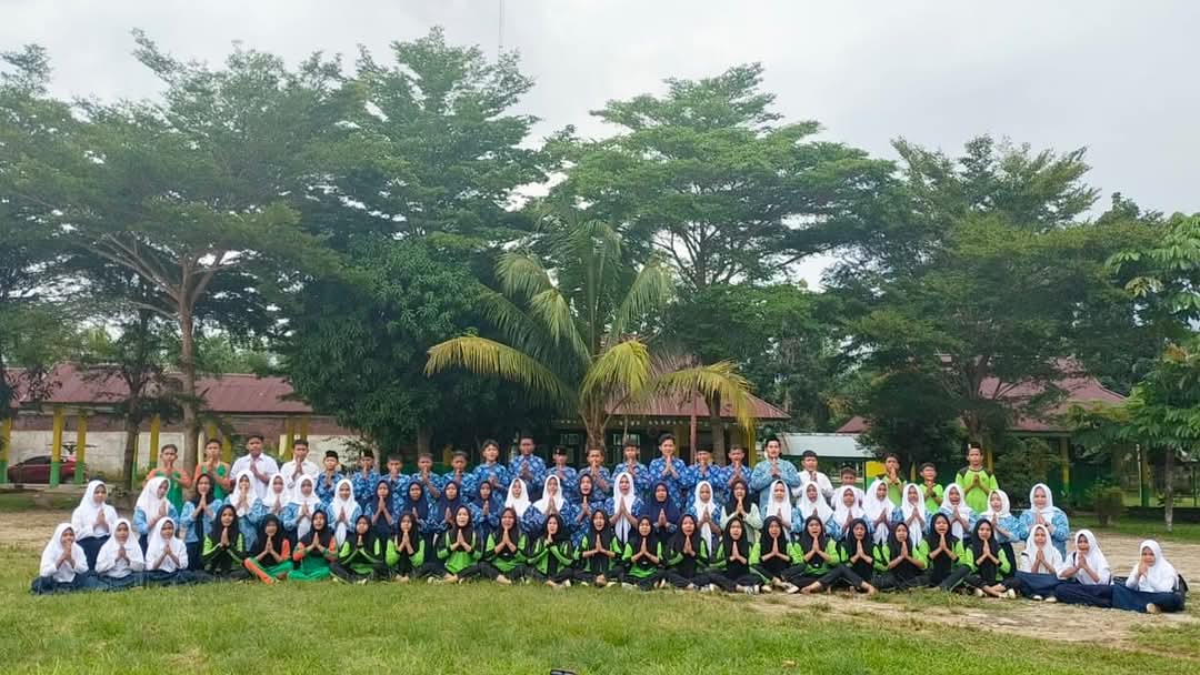 MAKAN BERSAMA DALAM KEAKRABAN, MTSN 2 TEBO SAMBUT BULAN SUCI RAMADHAN