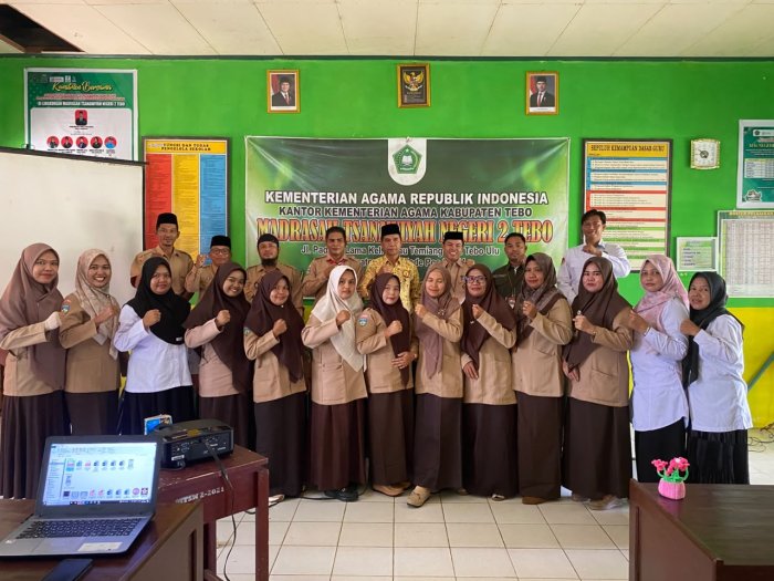 MTs Negeri 2 Tebo Laksanakan Rapat Pembagian Beban Kerja dan Sosialisasi Aplikasi MAGIS pada EMIS GTK MTs Negeri 2 Tebo Laksanakan Rapat Pembagian Beban Kerja dan Sosialisasi Aplikasi MAGIS pada EMIS GTK