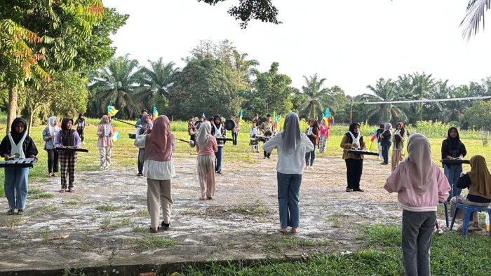 Latihan Persiapan Tampil Terakhir Drumband Gita Buana MTs Negeri 2 Tebo Menjelang Menyerahkan Kepada Personil Baru