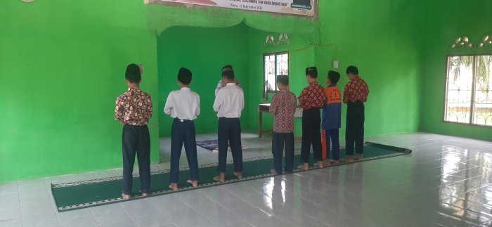 Pembiasaan Sholat Dhuha di Kelas VII A MTsN 2 Tebo: Menanamkan Nilai Spiritual Sejak Awal
