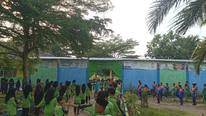Senam Bersama Warnai Kegiatan Rutin Sabtu Pagi di MTsN 2 Tebo