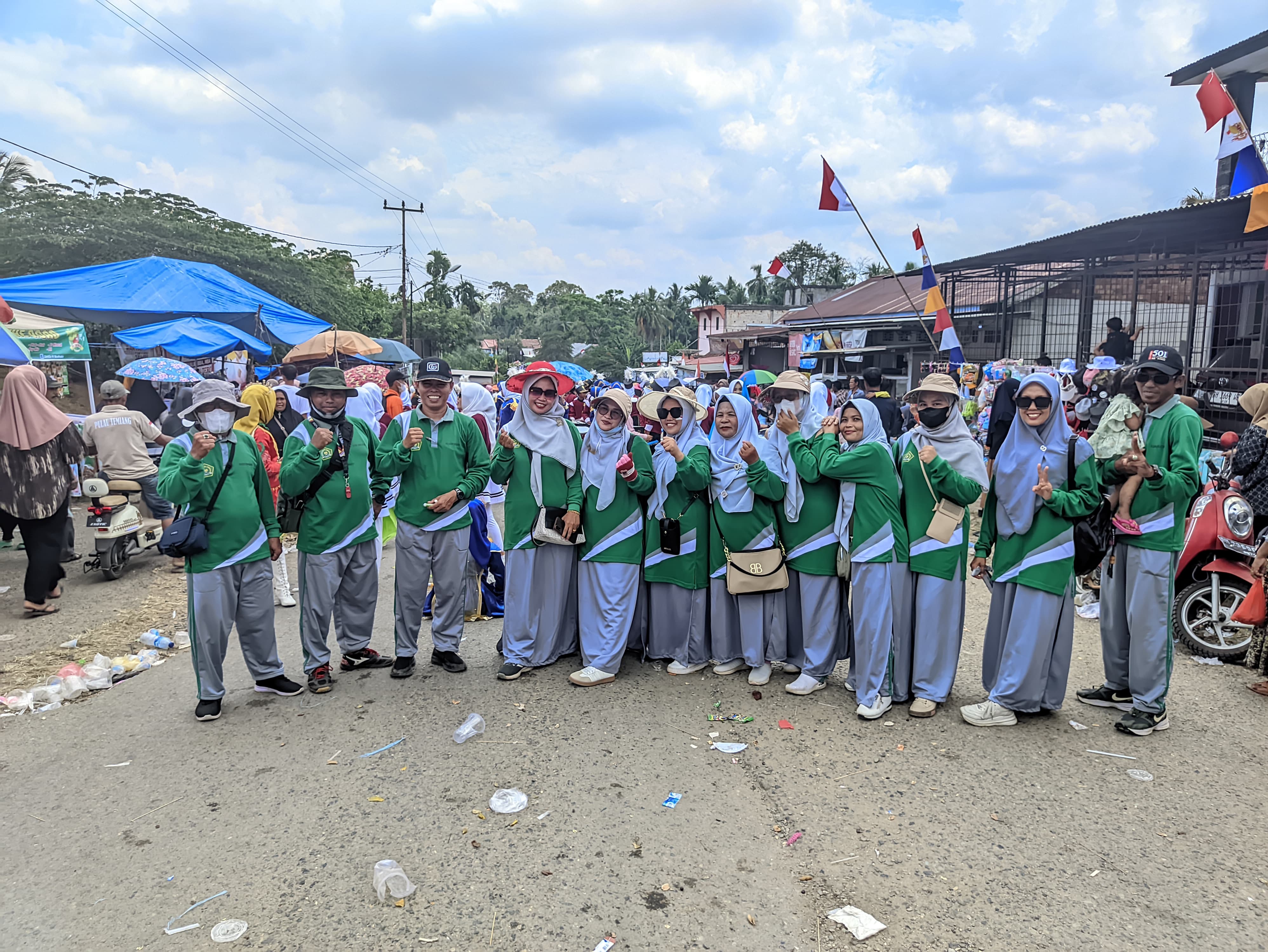 MTsN 2 TEBO IKUTI FESTIVAL PAWAI PERAYAAN HUT RI KE 79 