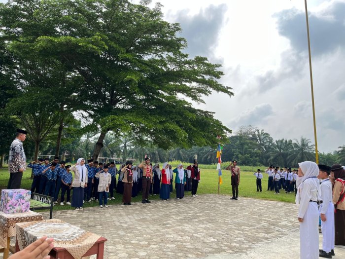 Upacara Pembubaran Pengurus Ko-Kurikuler Periode 2025 dan Pelantikan Pengurus Periode 2026 MTs Negeri 2 Tebo