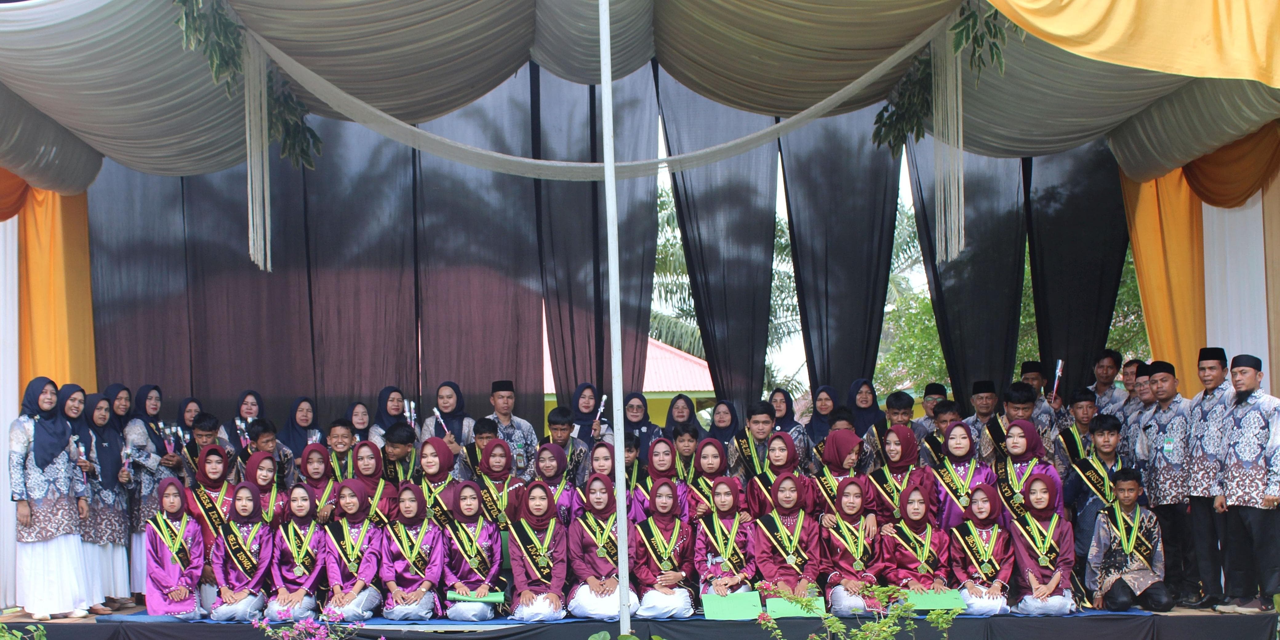 AKHIR SEBUAH BAB, AWAL PERJALANAN BARU: PERPISAHAN KELAS IX MTSN 2 TEBO