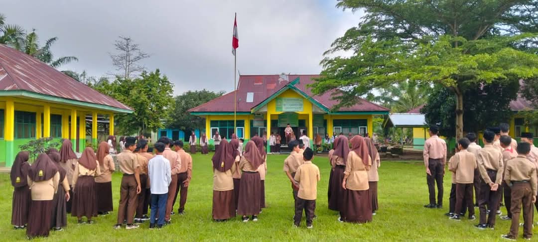 Upacara Bendera Perdana Pasca-Lebaran, MTSN 2 Tebo Nyalakan Semangat Pendidikan Baru