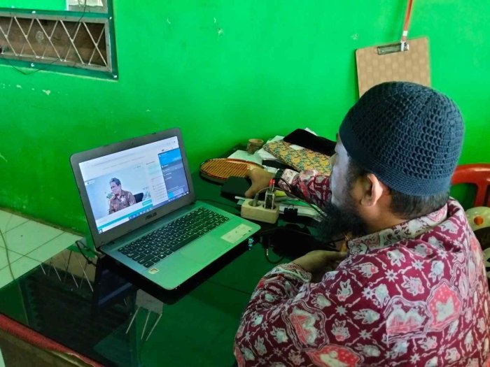 Guru MTs  Negeri 2 Tebo Ikuti Pembinaan Kurikulum Berbasis Cinta Secara Daring