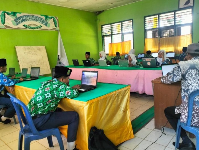 ANBK DIMULAI, MTSN 2 TEBO TUNJUKKAN KESIAPAN MAKSIMAL DI HARI PERTAMA