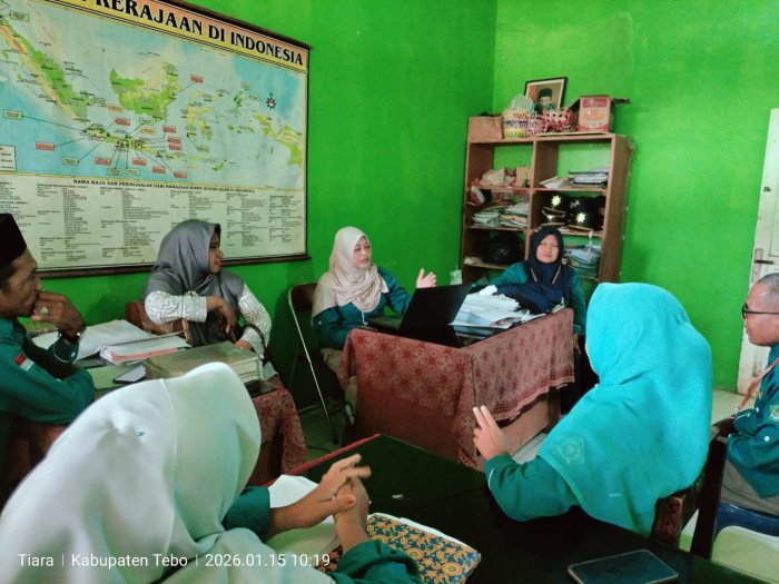 Koordinasi Panitia dan Wali Kelas MTsN 2 Tebo dalam Persiapan Peringatan Isra Miraj 1447 H