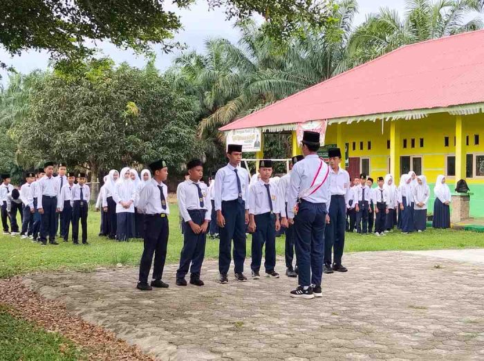 Upacara Bendera MTs  Negeri 2 Tebo Berjalan Lancar pada 13 April 2026