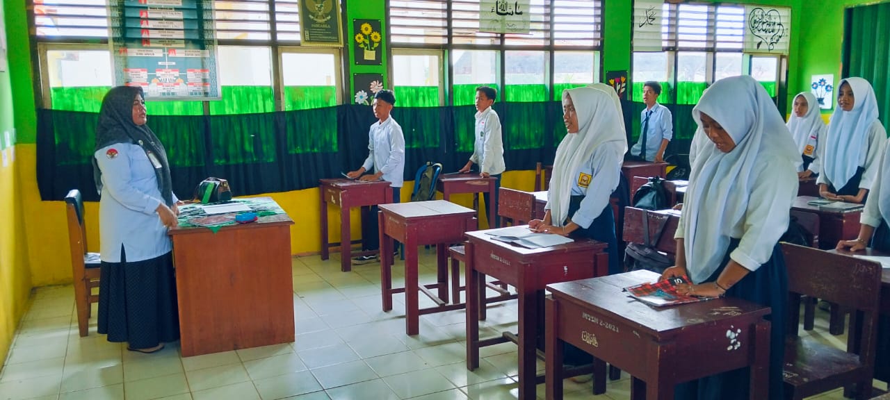 MENINGKATKAN JIWA NASIONALISME, MTSN 2 TEBO GELAR NYANYIAN LAGU INDONESIA RAYA