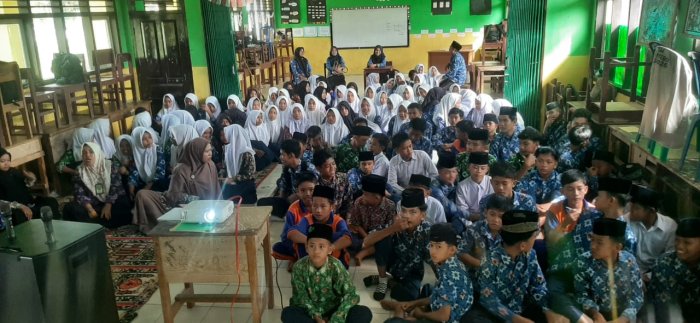MTsN 2 Tebo Gelar Nobar Film G30S PKI Peringati Sejarah