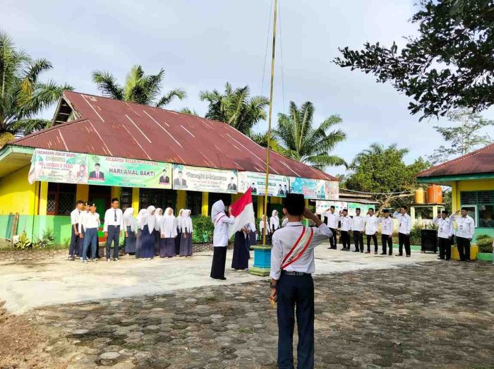 Back To School Usai Libur Idul Fitri, MTs  Negeri 2 Tebo Kembali Laksanakan Upacara Bendera