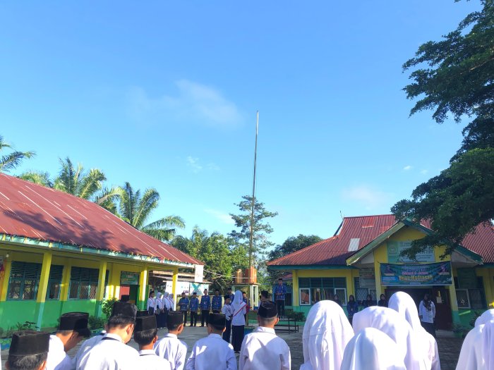 MTs Negeri 2 Tebo Kembali Aktif, Laksanakan Upacara Bendera Setelah Libur Ujian Kelas IX MTs Negeri 2 Tebo Kembali Aktif, Laksanakan Upacara Bendera Setelah Libur Ujian Kelas IX