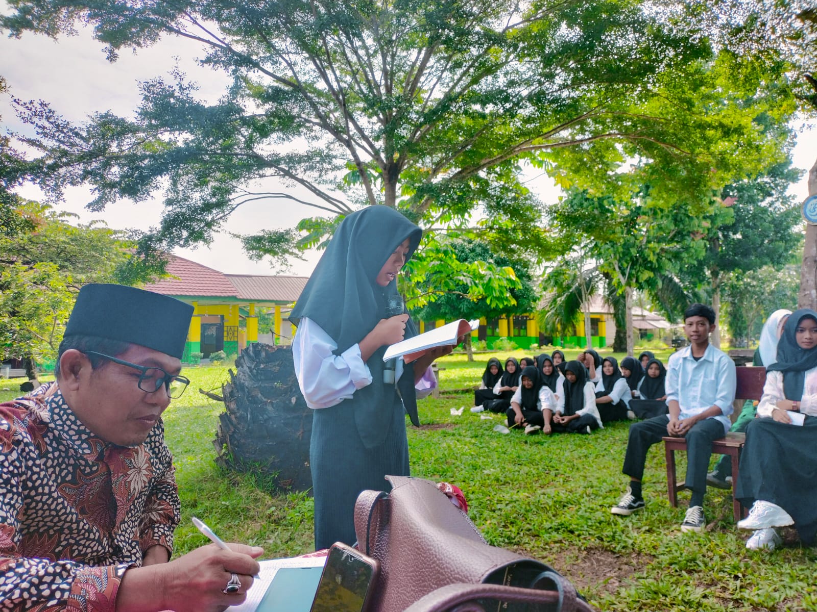 MEMBANGKITKAN HIKMAH ISRA MI'RAJ LEWAT LOMBA KISAH ISLAMI DI MTSN 2 TEBO