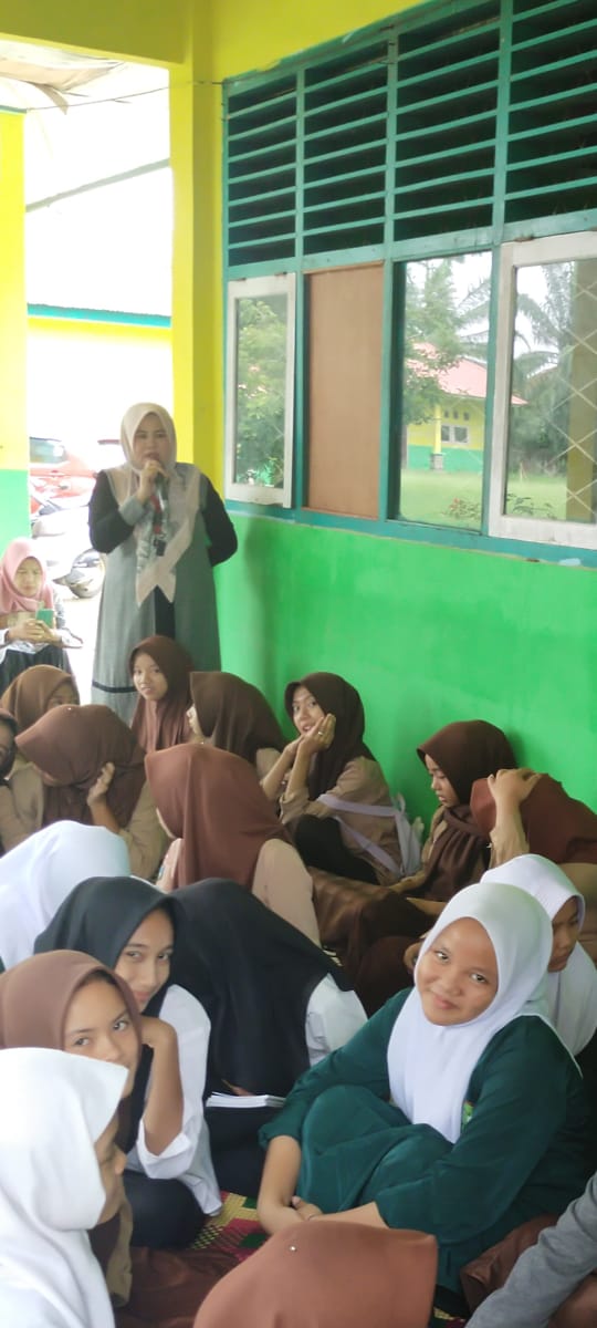 DISIPLIN MEMBAWA KEBERHASILAN: AGENDA RUTIN YASIN DAN TAUSIAH DI MTSN 2 TEBO