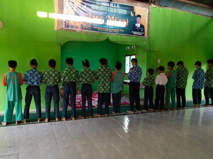 MTs  Negeri 2 Tebo Laksanakan Kegiatan Rutin, Sholat Dhuha Berjamaah