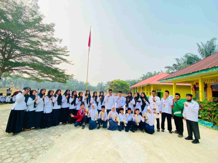 Siswa/i Pemenang KOMPASMA Serahkan Hadiah kepada MTsN 2 Tebo Siswa/i Pemenang KOMPASMA Serahkan Hadiah kepada MTsN 2 Tebo