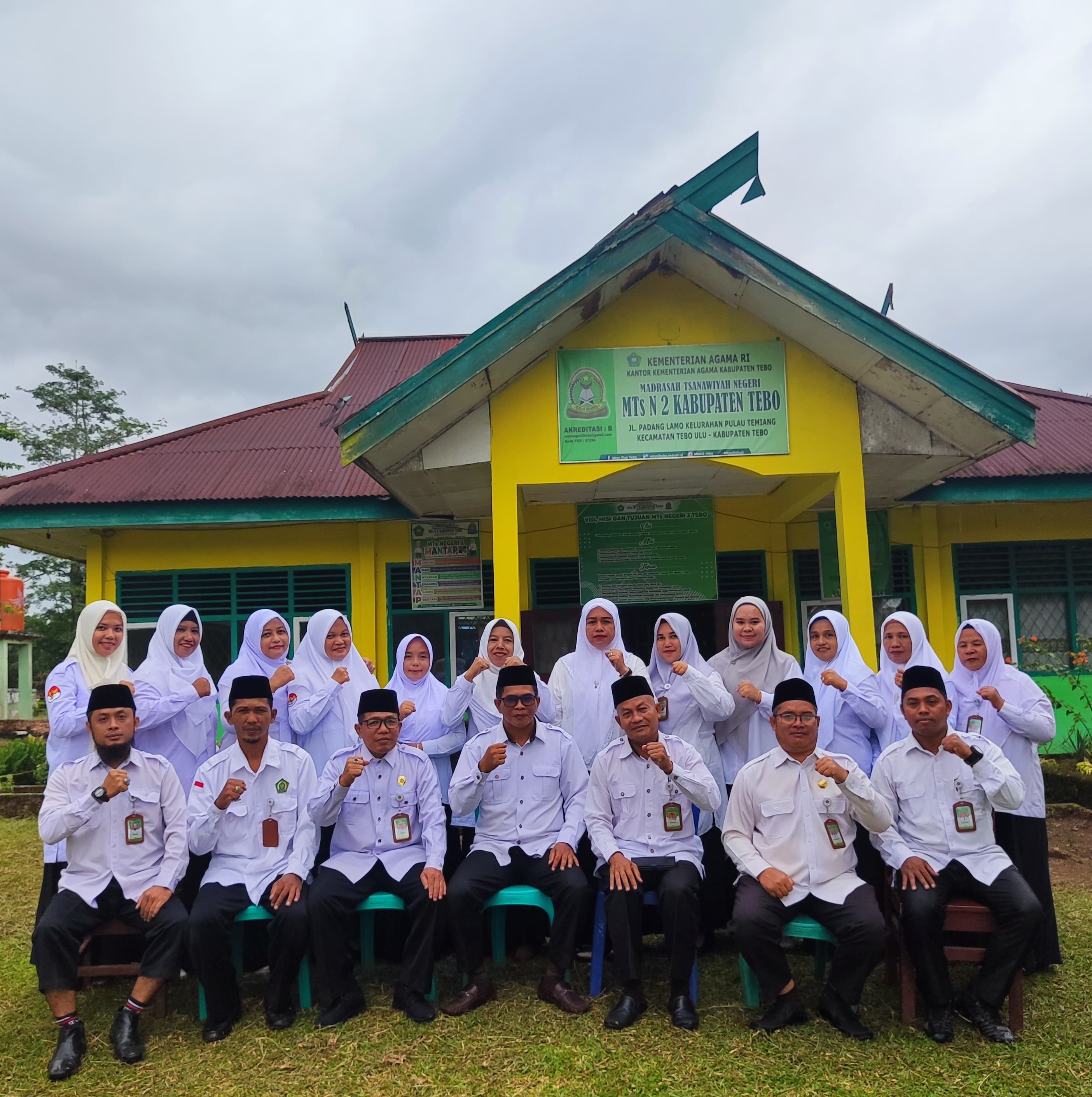 WUJUDKAN â€œUMAT RUKUN MENUJU INDONESIA EMASâ€ MTsN 2 TEBO PERINGATI HAB KE 79 