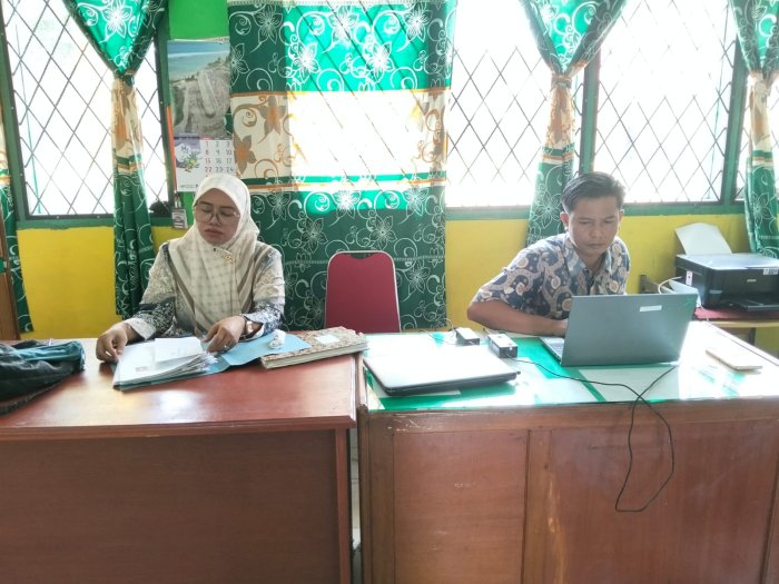 Penyusunan Bahan Pencairan TPG Bulan Februari di Madrasah Tsanawiyah  Negeri 2 Tebo