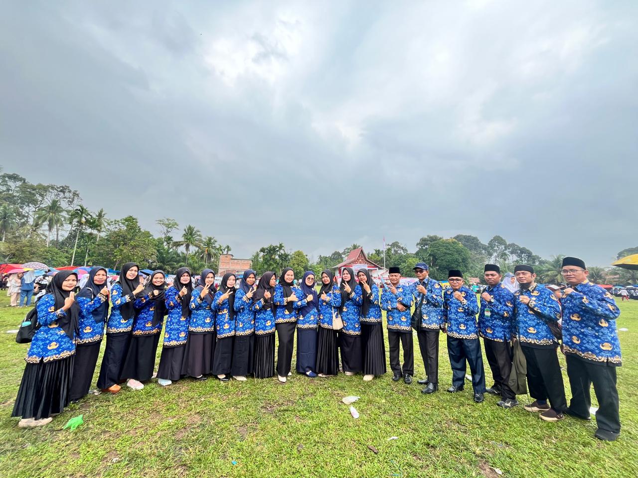 SEMANGAT NASIONALISME! MTSN 2 TEBO IKUTI UPACARA HUT RI KE-80 DI LAPANGAN RAJAWALI KECAMATAN TEBO ULU