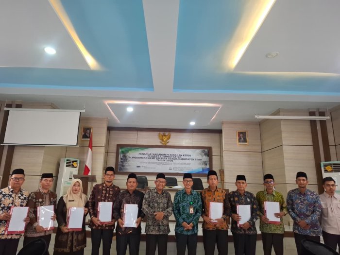 Kepala MTs  Negeri 2 Tebo Hadiri Penandatanganan Perjanjian Kinerja Tahun 2026