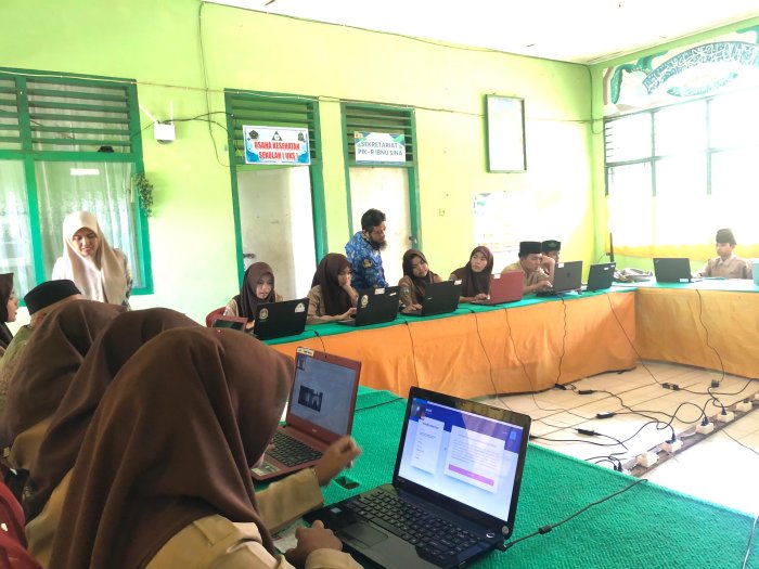 Gladi TKA Hari Kedua di MTs  Negeri 2 Tebo Berjalan Lancar